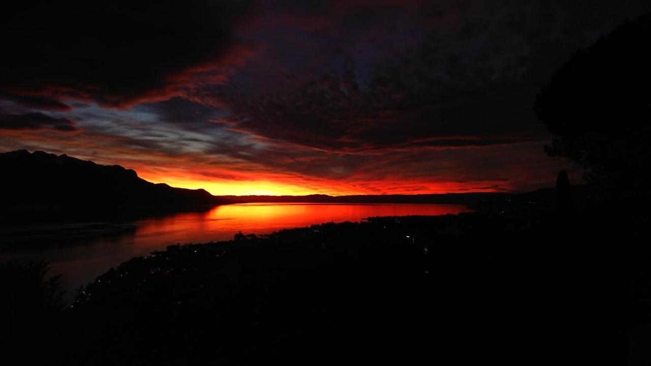 Sunset House With Gorgeous View Of The Lake Montreux Kültér fotó